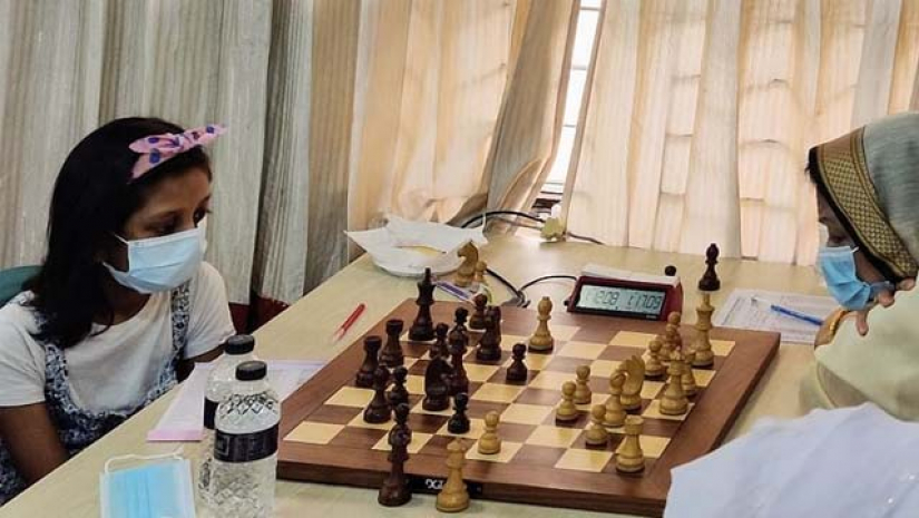 পঞ্চম শ্রেণির নীলাভা হারিয়ে দিলেন মহিলা মাস্টার রানী হামিদকে