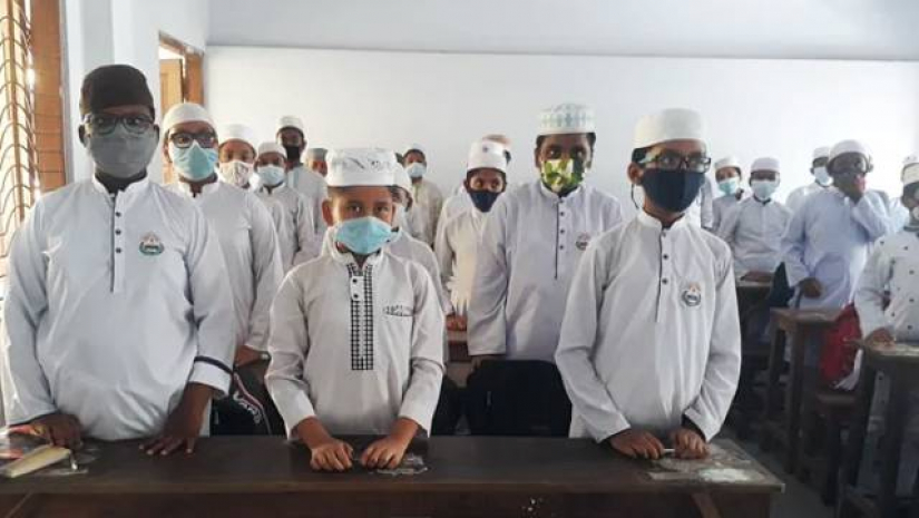 স্বাস্থ্যবিধি মেনে মাদ্রাসগুলোতে ক্লাস শুরু হয়েছে