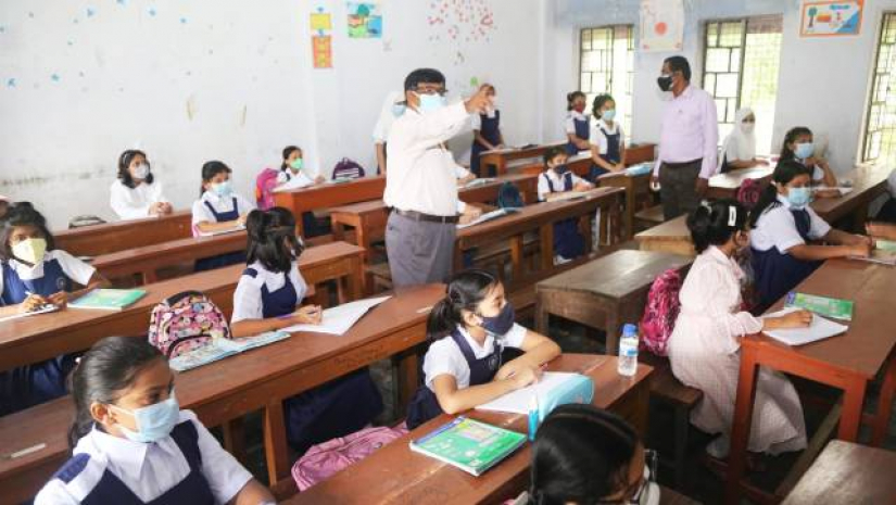 খোলার দিনে রাবির স্কুল শিক্ষার্থীদের উচ্ছ্বাস