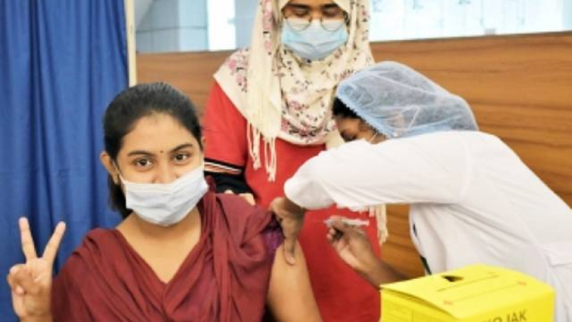 টিকার আওতায় আসছে উচ্চ মাধ্যমিকের শিক্ষার্থীরা