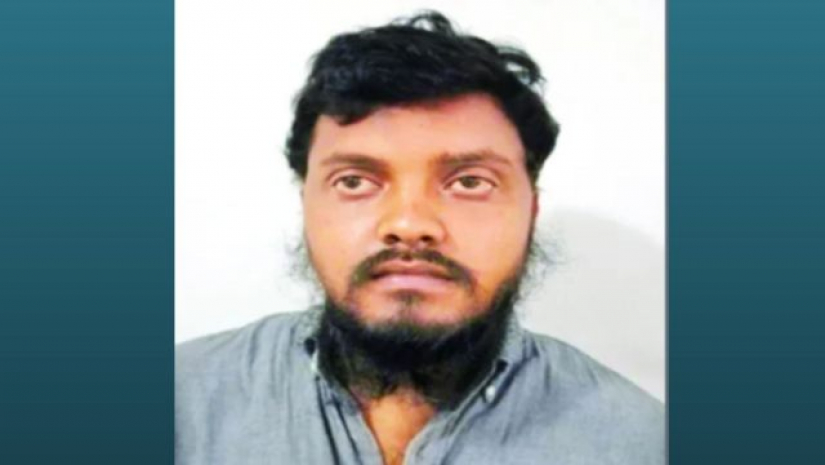 বেসরকারি বিশ্ববিদ্যালয়ের গাড়িতে বোমা মারতে গিয়ে হাতেনাতে গ্রেপ্তার