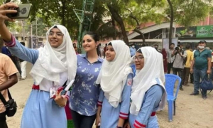 ‘স্কুল খোলার দিনে ভিকারুননিসায় পরী মণি’ দাবি করা ছবিটি পুরনো