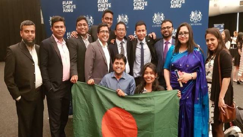 বাংলাদেশ থেকে প্রতিবছর বেশ কয়েকজন শিক্ষার্থী শেভেনিং বৃত্তি নিয়ে যুক্তরাজ্যে যান