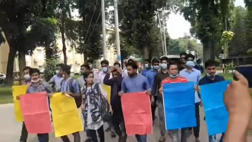 হল-ক্যাম্পাস খেলার দাবিতে রাবিতে বিক্ষোভ