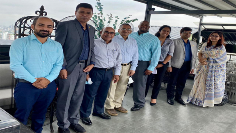 বাংলাদেশ বিশ্ববিদ্যালয় মঞ্জুরী কমিশনের (ইউজিসি) প্রতিনিধিদের সাথে এক বৈঠকে ঢাকাস্থ মার্কিন দূতাবাসের প্রতিনিধি দল 