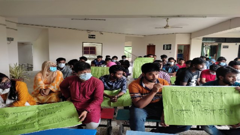 বিভাগ অনুমোদনের দাবিতে আন্দোলন করছে বশেমুরবিপ্রবির ইতিহাস বিভাগের শিক্ষার্থীরা