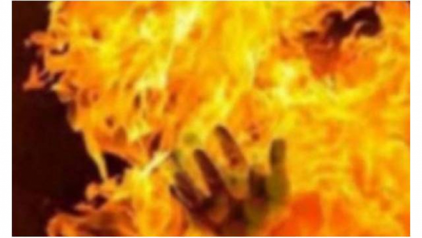 মায়ের সামনে পুড়ল কলেজপড়ুয়া ছেলে