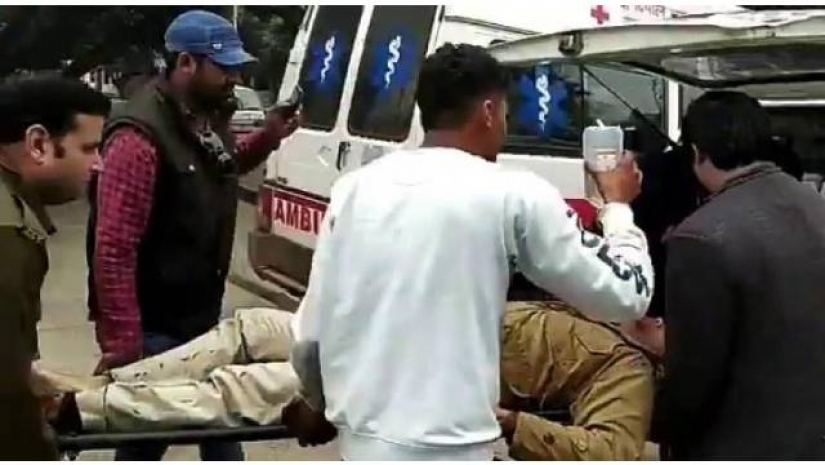 দিল্লির আদালতের ভেতর গোলাগুলিতে নিহত ৩