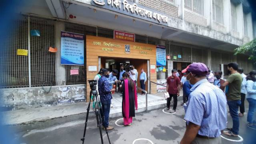 ১৮ মাস পর খুলেছে ঢাবি গ্রন্থাগারের দ্বার