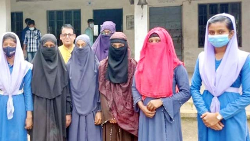 পরিবারের চাপে বাল্যবিয়ে হলেও স্কুল ছাড়েনি লোপা