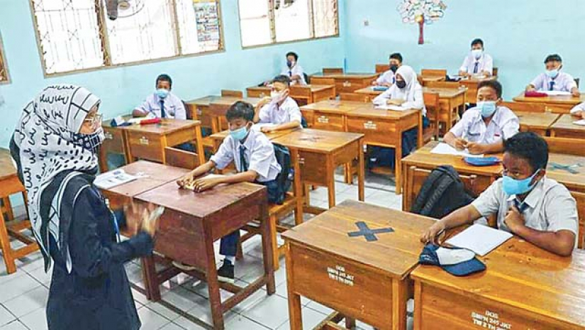 করোনা আক্রান্ত শিক্ষক-শিক্ষার্থীদের চিকিৎসার ব্যয় কার?