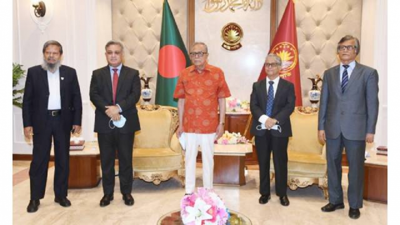 রাষ্ট্রপতির সাথে ঢাবি উপাচার্য অধ্যাপক ড. মো. আখতারুজ্জামানের নেতৃত্বে একটি প্রতিনিধিদল বঙ্গভবনে সাক্ষাৎ করতে গেলে রাষ্ট্রপতি এ নির্দেশ দেন