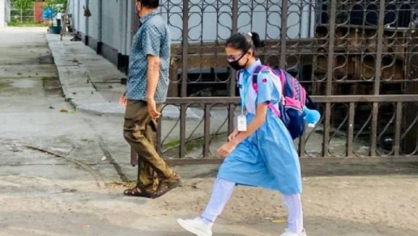 ১২ সেপ্টেম্বর থেকে খুলেছে স্কুল-কলেজ