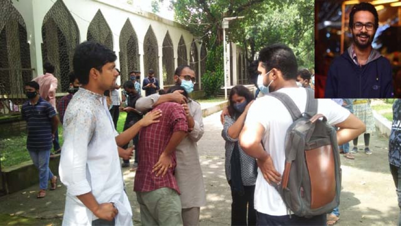 চোখের জলে অপুকে বিদায় জানাচ্ছে তার বন্ধুরা