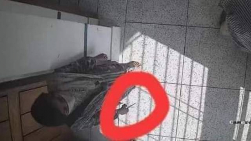 কেঁচি হাতে ঘুরছেন রবীন্দ্র বিশ্ববিদ্যালয়ের ফারহানা ইয়াসমিন বাতেন