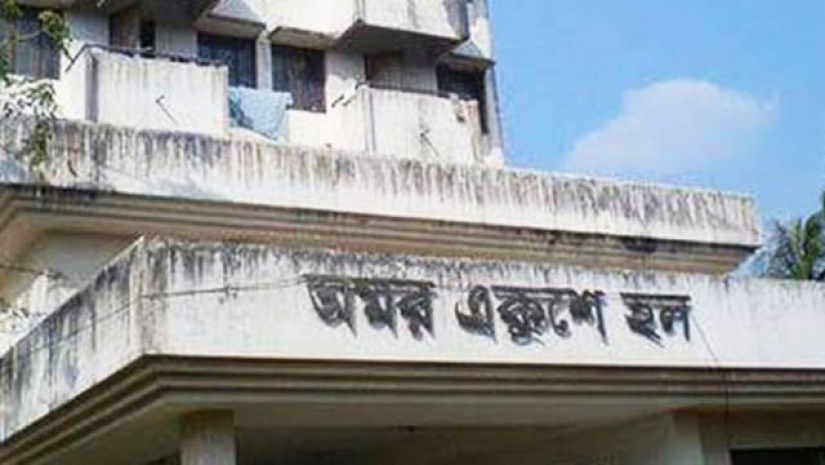 তালা ভেঙে হলে উঠলো ঢাবি শিক্ষার্থীরা