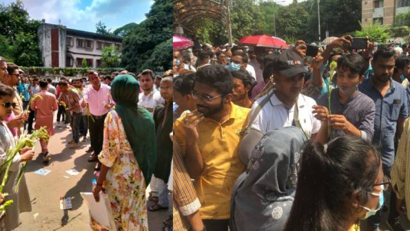 ঢাবিতে ভ‌র্তিচ্ছু‌দের ফু‌লেল শু‌ভেচ্ছা ছাত্রদ‌লের