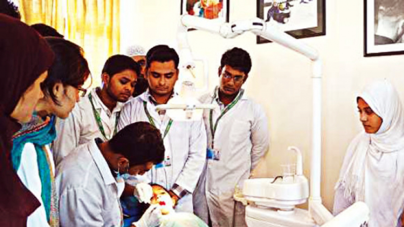 ডেন্টাল শিক্ষার্থী