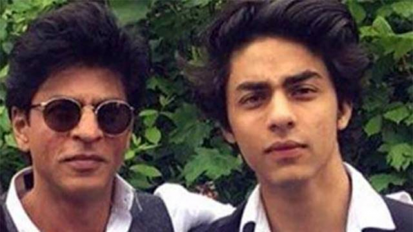 মাদককাণ্ডে ১৬ ঘণ্টা জেরার পর গ্রেপ্তার হলেন শাহরুখপুত্র