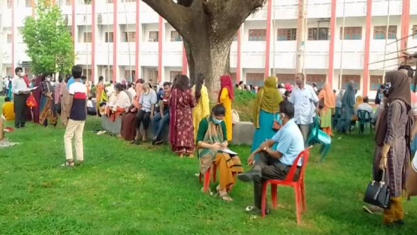 রাবি ভর্তি পরীক্ষা: ক্যাম্পাসে এসে সন্তুষ্ট ভর্তিচ্ছু-অভিভাবকরা