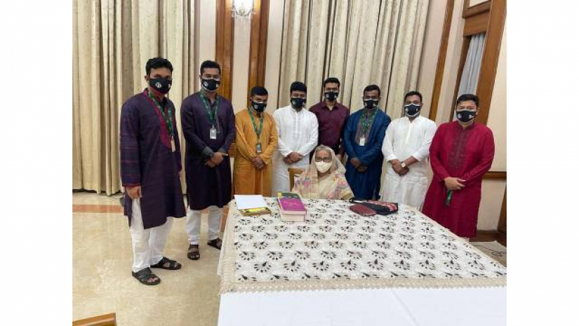 প্রধানমন্ত্রীর সঙ্গে গল্প-আড্ডায় ছাত্রলীগের ৮ নেতা