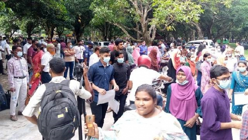 রাবি ভর্তি: ‘এ’ ইউনিটে পরীক্ষার হলে যায়নি ১৬ শতাংশ শিক্ষার্থী