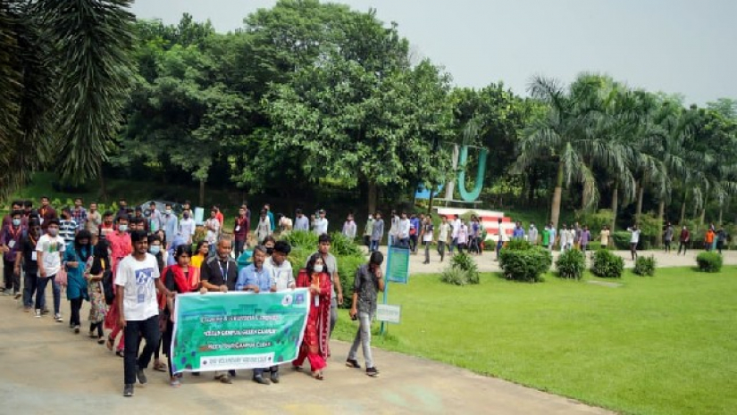 ক্লিনিং অ্যাওয়ারনেস ক্যাম্পেইন র‌্যালিতে শিক্ষক-শিক্ষার্থীরা