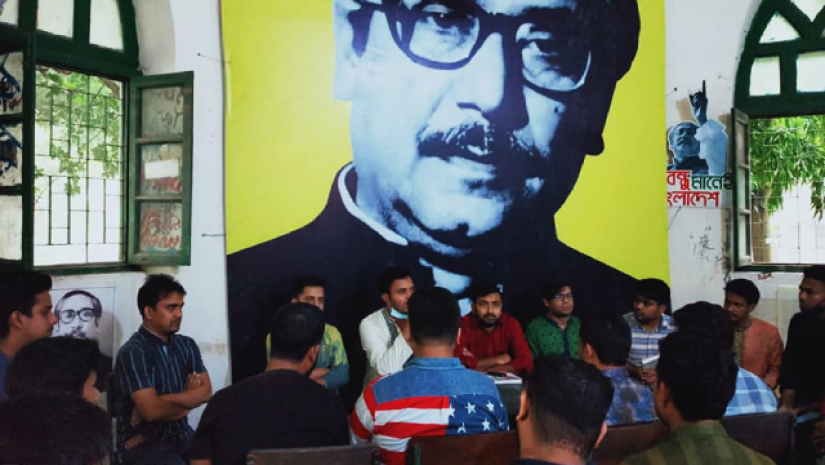 মধুর ক্যান্টিন হয়ে উঠেছে ছাত্রলীগের নতুন পাঠশালা