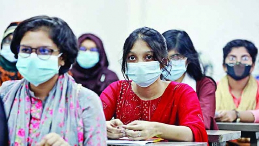 একাদশ শ্রেণির শিক্ষার্থীরা