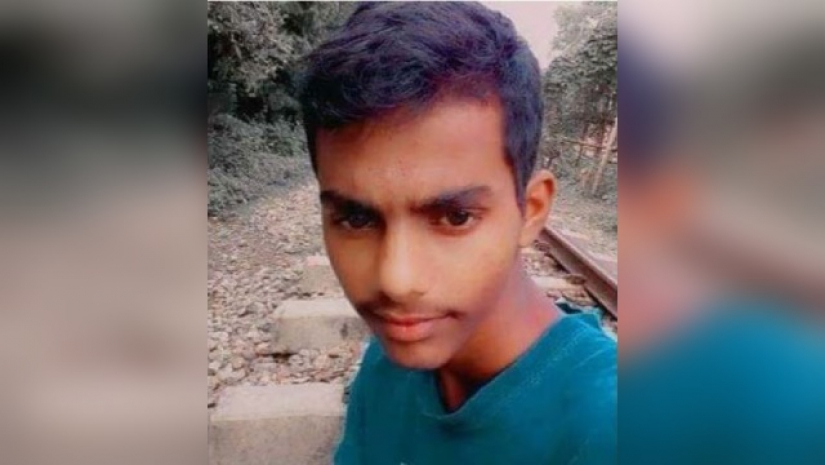 ট্রেনের ধাক্কায় কানে হেডফোন লাগিয়ে গান শুনতে থাকা স্কুলছাত্রের মৃত্যু