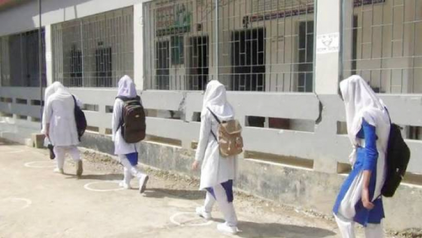 বাল্যবিবাহ ও জীবিকার তাগিদ, এক উপজেলায় ঝরে পড়েছে ৭ শতাধিক শিক্ষার্থী 