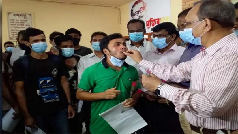 দীর্ঘ ছুটি শেষে শিক্ষার্থীদের ফেরাতে পেরে আমরা আনন্দিত: রাবি উপাচার্য