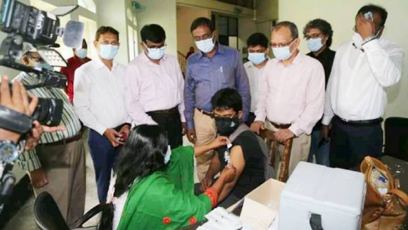 হল খুলেই টিকা কার্যক্রম শুরু, ১ দিনে নিলেন ৬শ শিক্ষার্থী