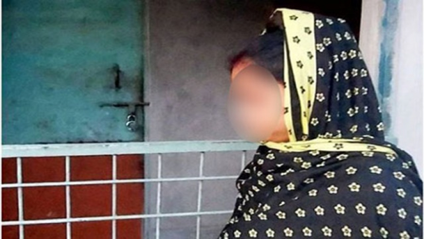 স্ত্রীর স্বীকৃতির দাবিতে কলেজছাত্রীর অনশন