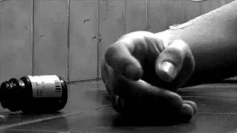 বিষপান করে স্কুলশিক্ষিকার আত্মহত্যা