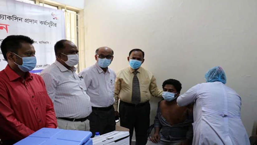 হাবিপ্রবি মেডিকেল সেন্টার চলছে টিকা প্রদান কার্যক্রম