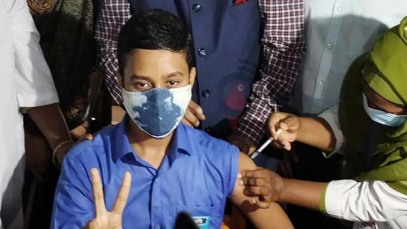 স্কুল শিক্ষার্থীদের টিকা কার্যক্রম