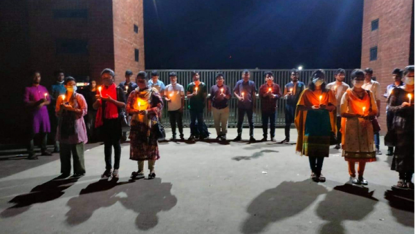 আন্দোলনরত গণবিশ্ববিদ্যালয়ের শিক্ষার্থীরা।