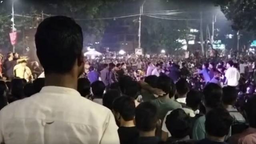 এ ঘটনায় হতাহতেরও কোন খবরও পাওয়া যায়নি