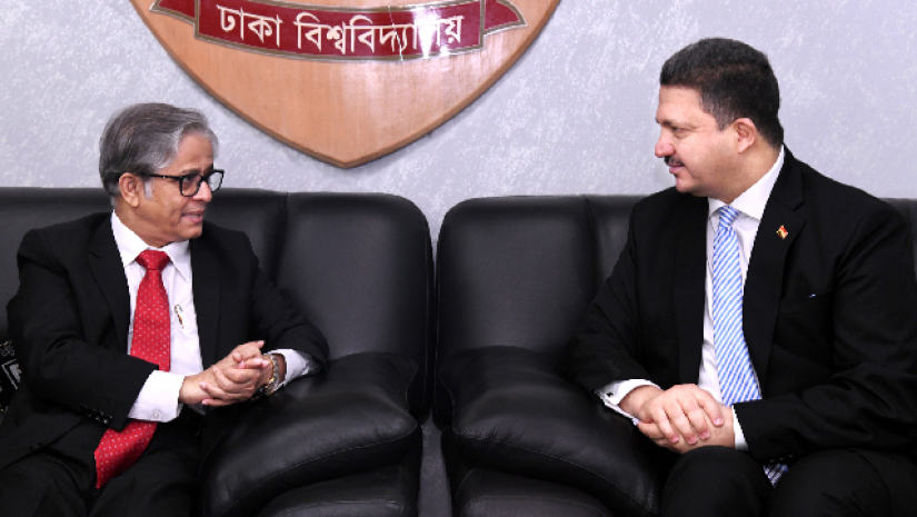 ঢাবি উপাচার্যের সাথে ইরাকি ‘চার্জ দ্যা অ্যাফেয়ার্স’ এর সাক্ষাৎ