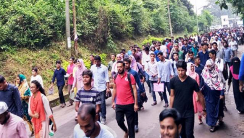 চবি ভর্তি পরীক্ষার তৃতীয় দিন বেলা ১১টা থেকে ১২টা পর্যন্ত এক শিফটে সম্পন্ন হয় ‘সি’ ইউনিটের ভর্তি পরীক্ষা