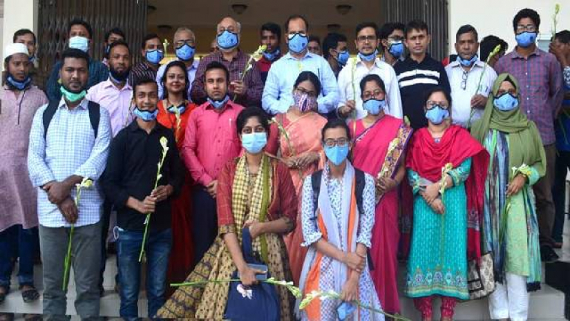 স্বাস্থ্যবিধি মেনে হলে উঠছে নোবিপ্রবি শিক্ষার্থীরা
