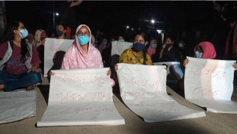 রাজশাহী বিশ্ববিদ্যালয়ের আবাসিক হলে ছাত্রীদের আন্দোলন