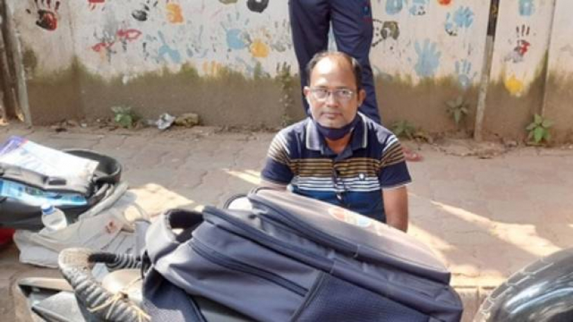 ভর্তি পরীক্ষা: ২০০ কিমি পথ বাইকে পাড়ি দিয়ে ছেলেকে নিয়ে বুয়েটে