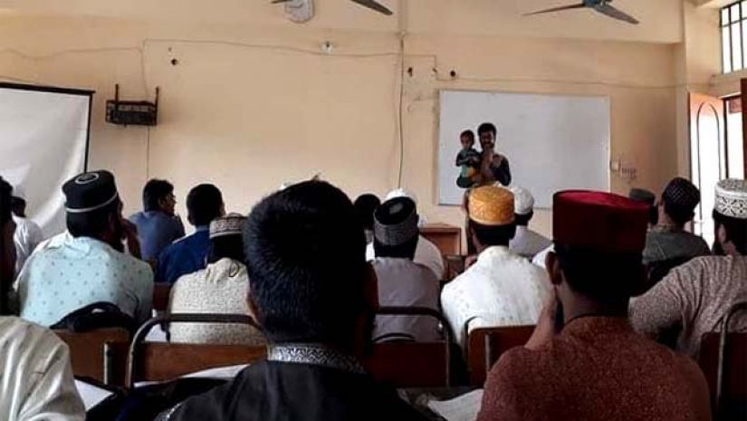 ছাত্রীর ছেলে কোলে নিয়ে শিক্ষক