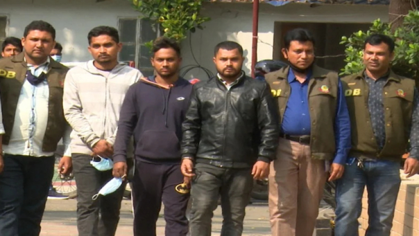 প্রতারক ৩জনকে আটক করেছে ঢাকা মহানগর গোয়েন্দা পুলিশ