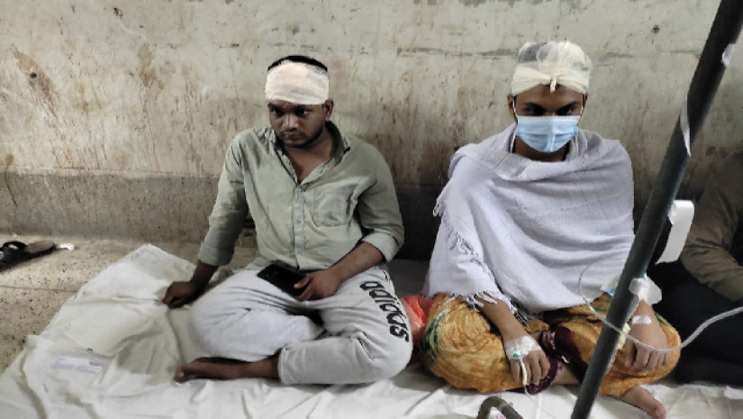সংঘর্ষে আহত শিক্ষার্থীরা