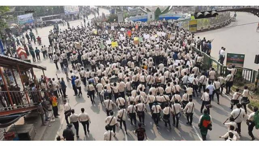 নটরডেম কলেজের শিক্ষার্থীদের অবস্থান
