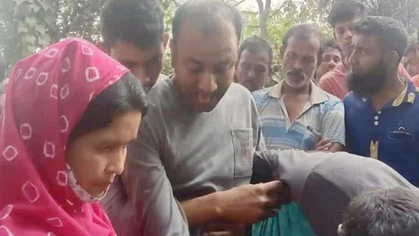 ট্রাকচাপায় তোয়া খাতুন নামে এক স্কুলছাত্রীর নিহত 