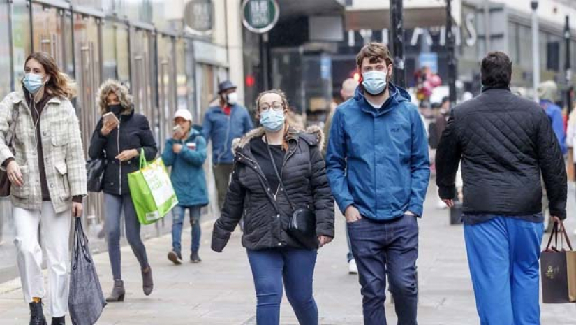 মাথাচাড়া দিয়ে উঠছে করোনার নতুন ধরন, নিষেধাজ্ঞায় ফিরছে বিভিন্ন দেশ